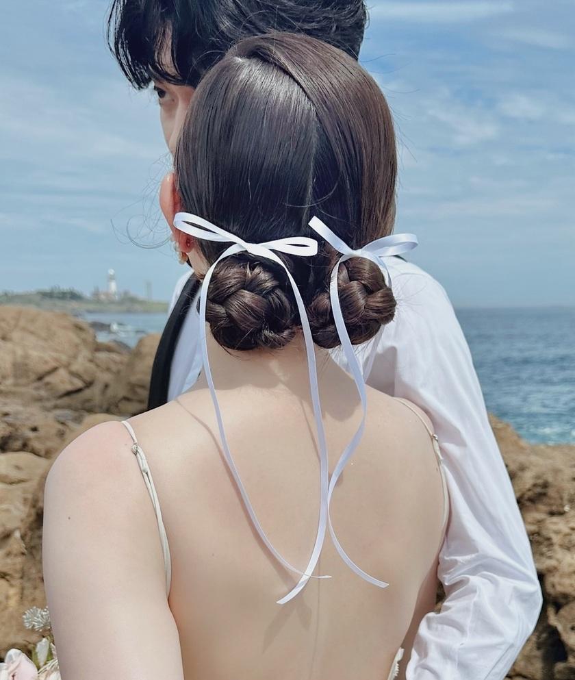Svatební chignon se dvěma culíky