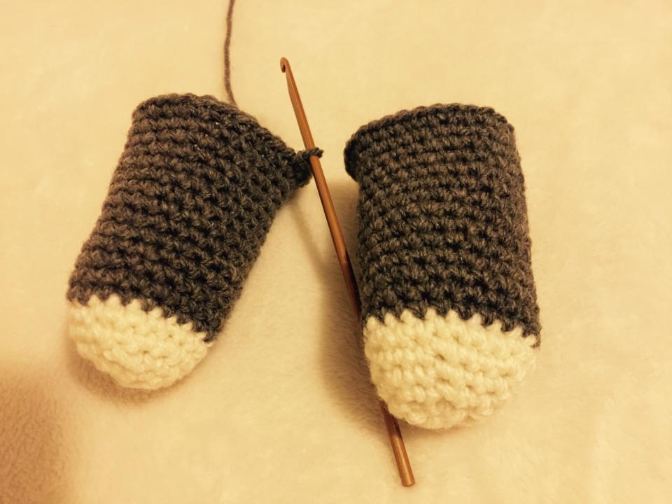 Zadní tlapky amigurumi medvídka