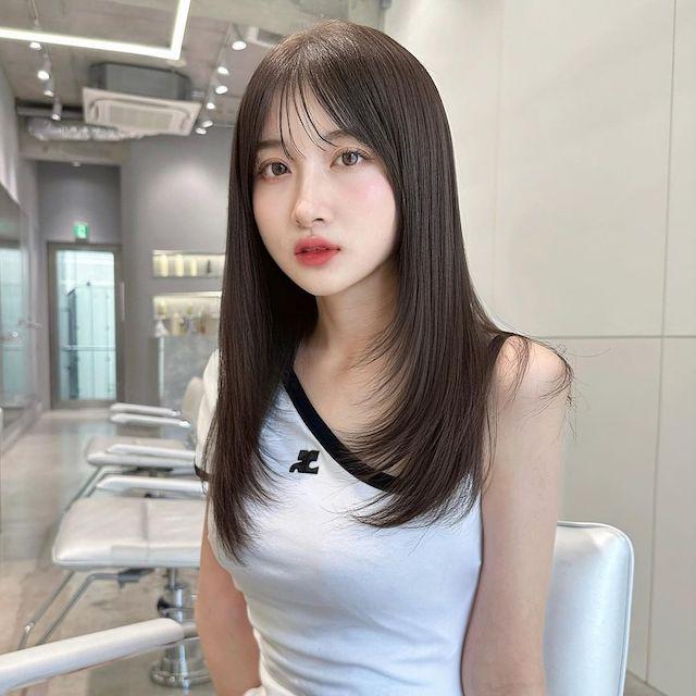 Dlouhé rovné korejské vlasy