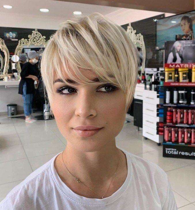 Pixie střih s krátkou ofinou