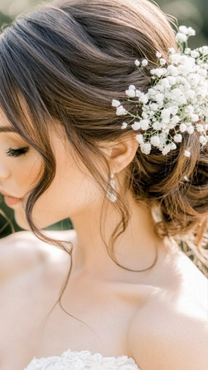 Svatební účes s gypsophilou
