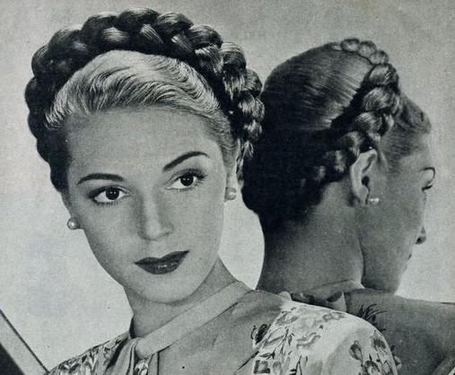 Vintage účes s copánky